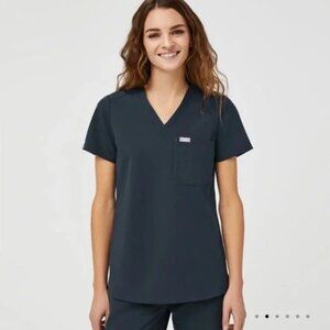 FIGS Women's Catarina 1-pocket Scrub Top - Dark Harbor - M
